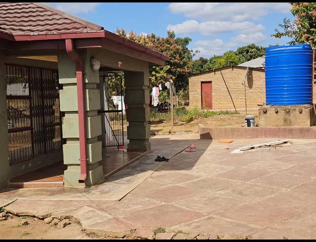 2 BEDROOM HOUSE FOR SALE IN DZINDI